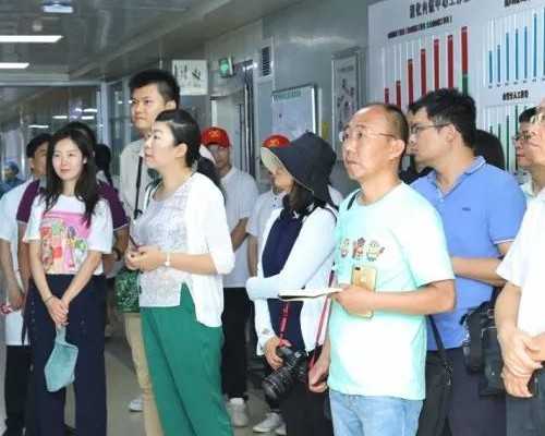 内蒙热门旅游景点解析：呼伦贝尔草原、成吉思汗旅游区等